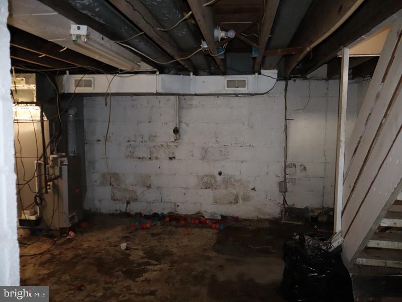273 N Broad St Property Photo 8