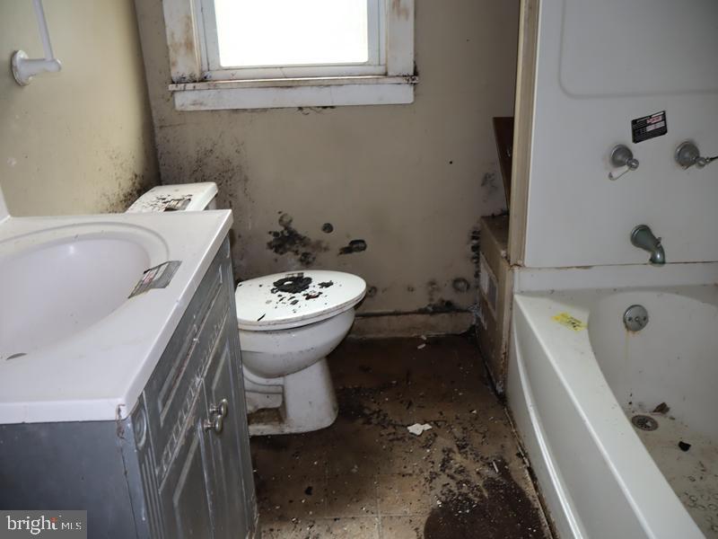 273 N Broad St Property Photo 9