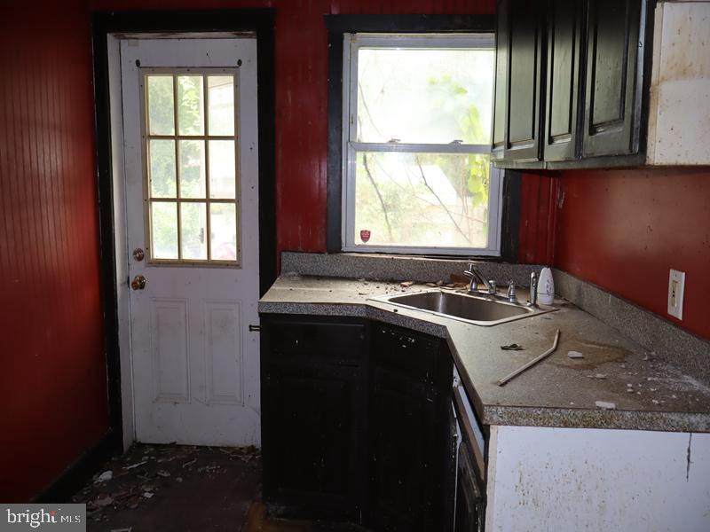 273 N Broad St Property Photo 15