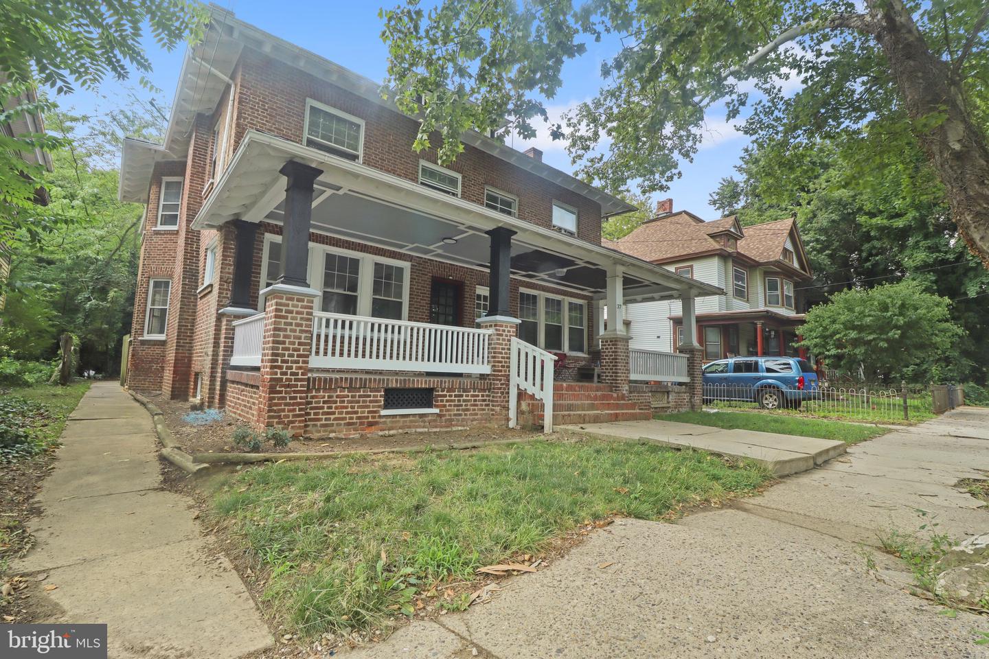 39 Chestnut St Property Photo 17