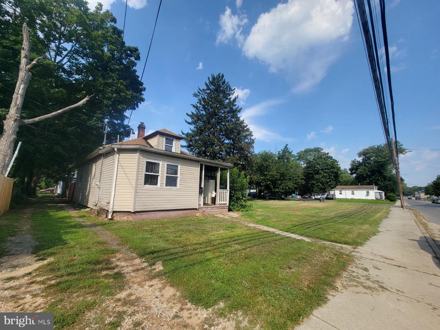 3 Willis Ave Property Photo 1