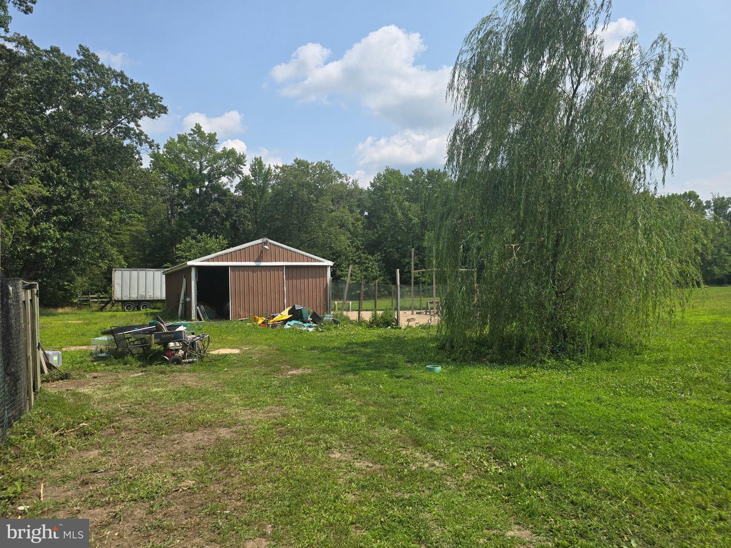 450 Almond Rd Property Photo 3
