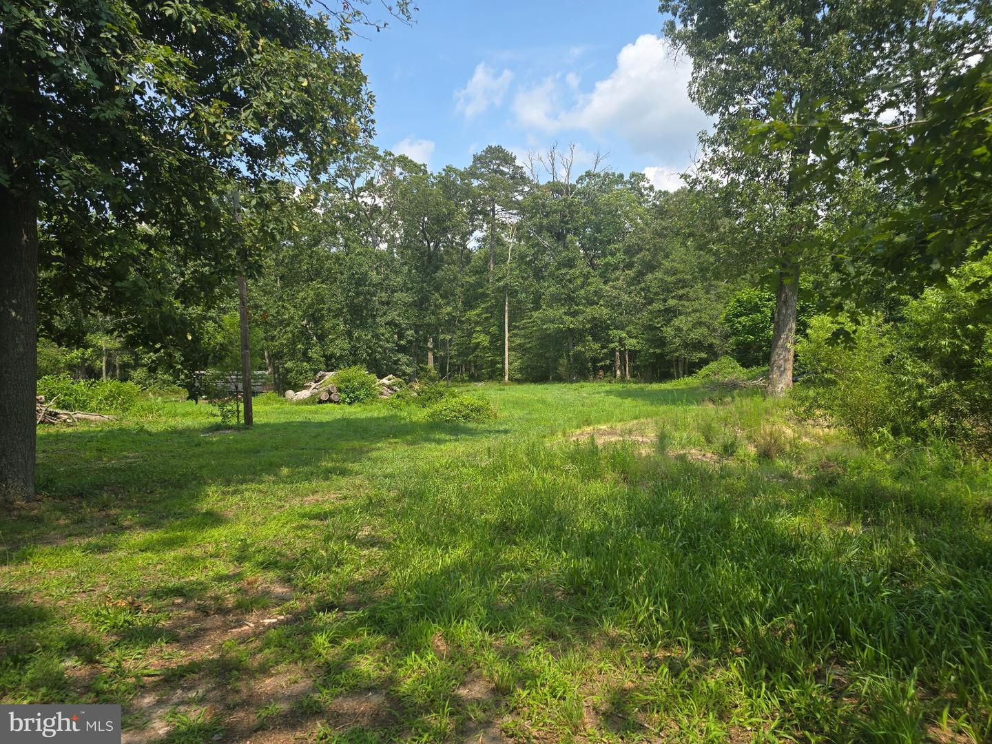 450 Almond Rd Property Photo 4