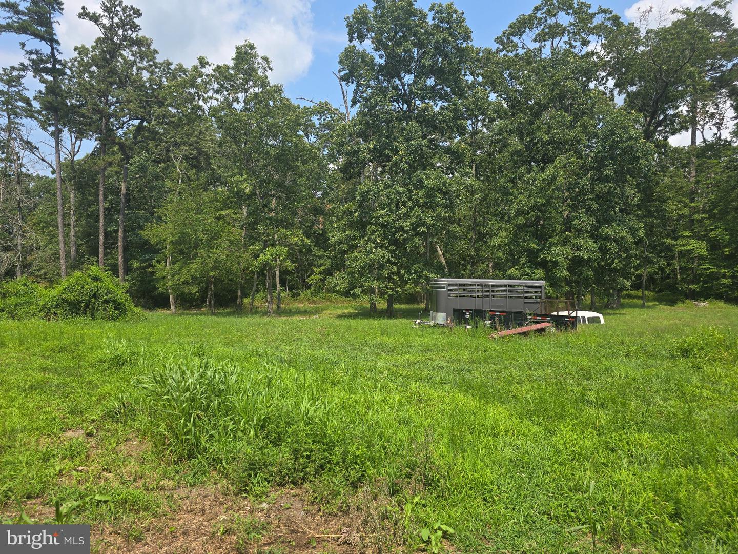 450 Almond Rd Property Photo 7