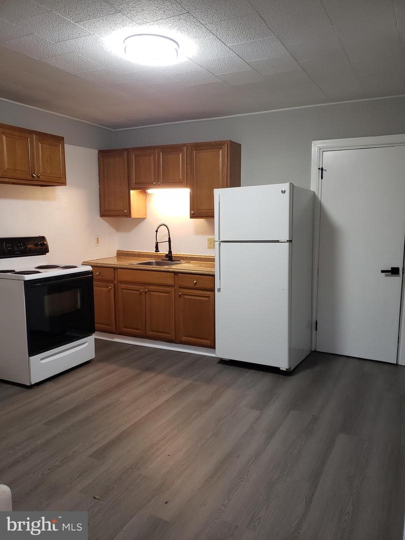 253 E Broadway #c Property Photo 2
