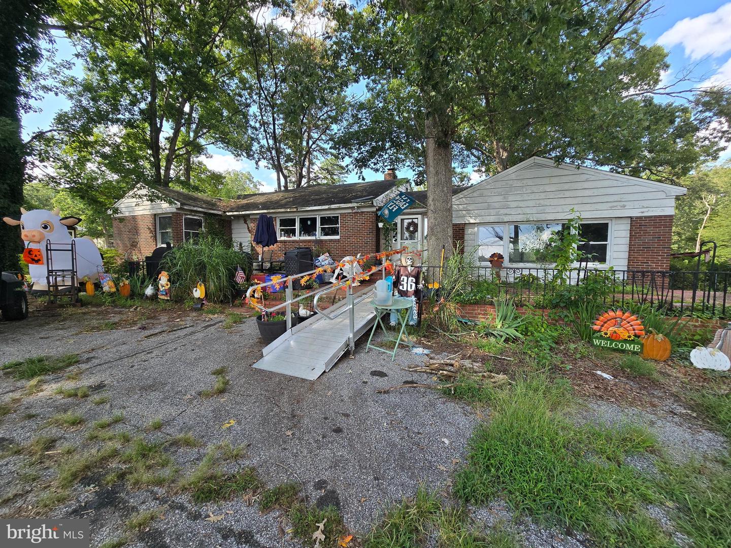 450 Almond Rd Property Photo 1
