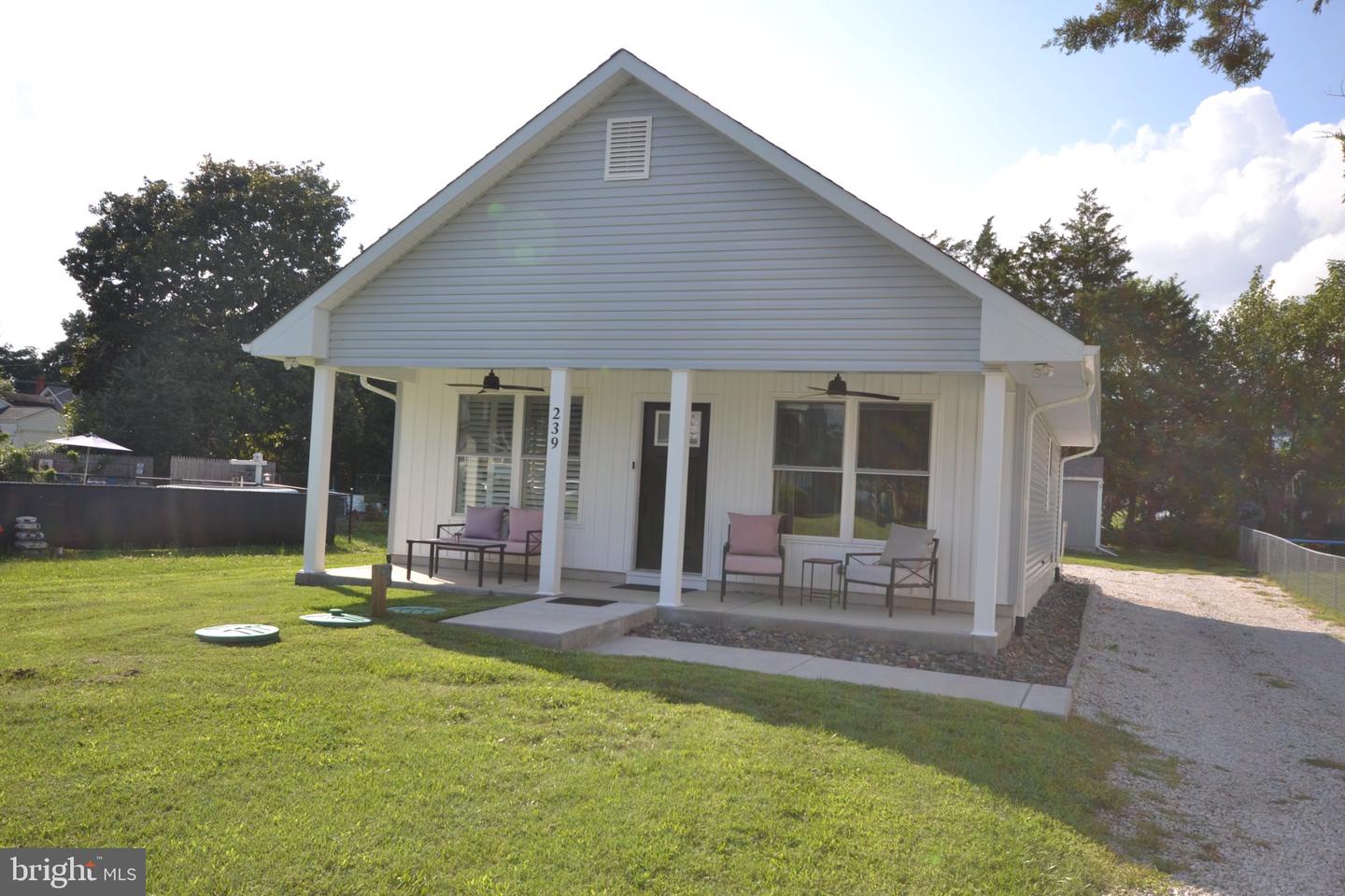 239 Broad St Property Photo 1