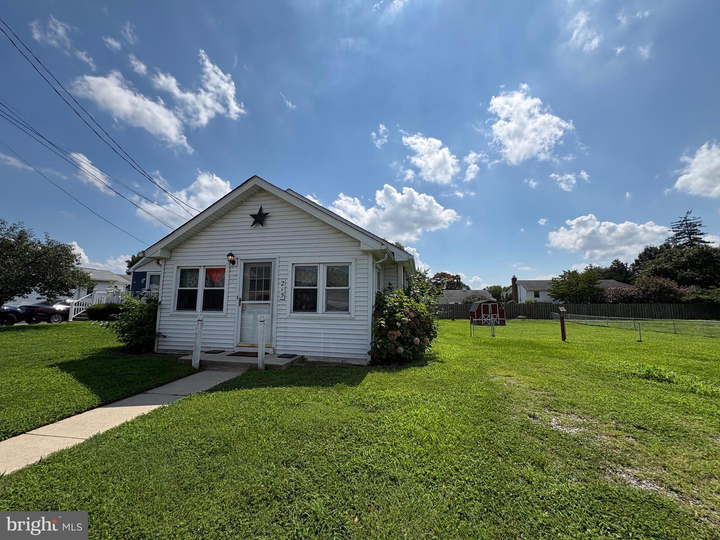 215 Highland Ave Property Photo 1