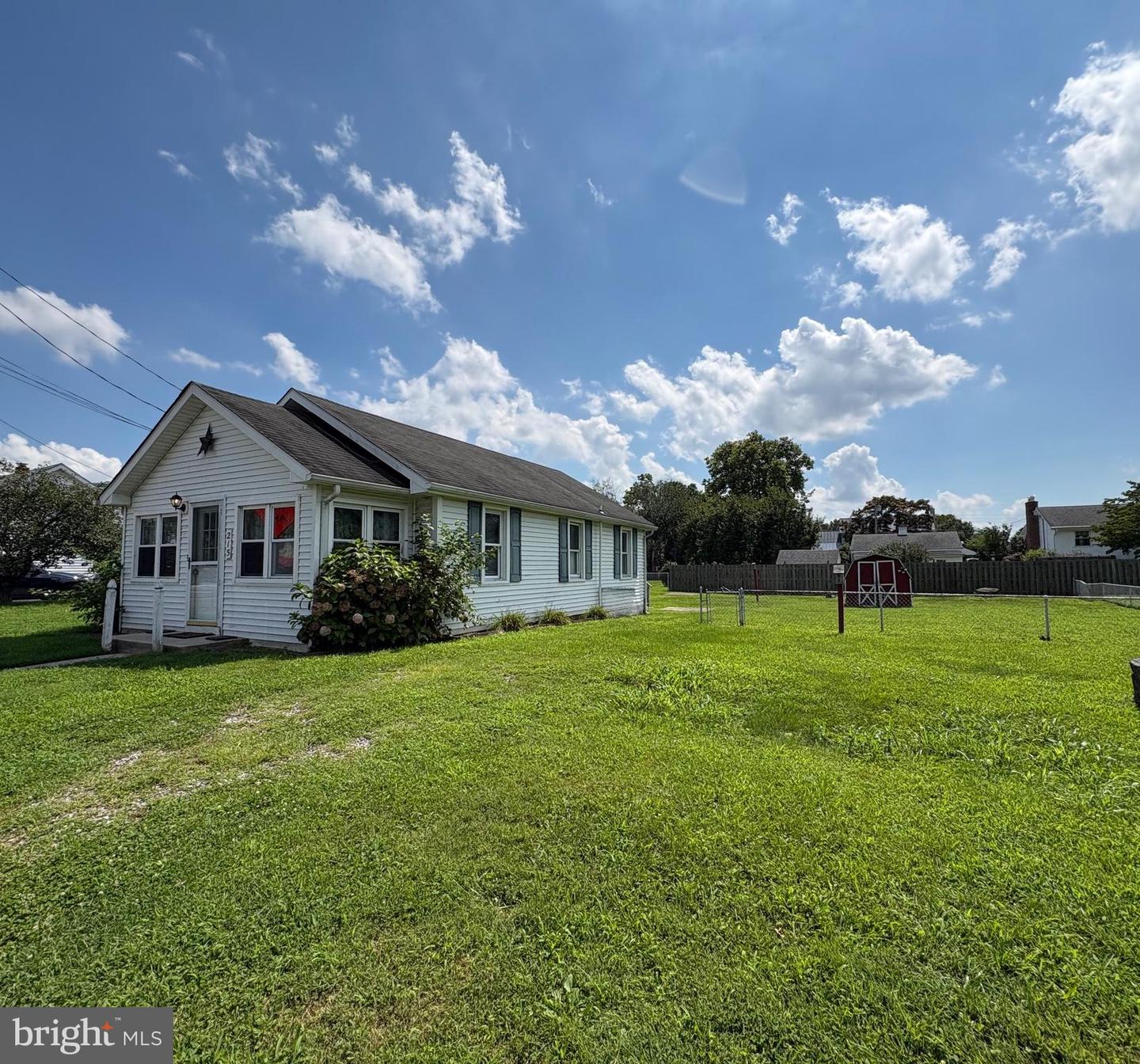 215 Highland Ave Property Photo 2