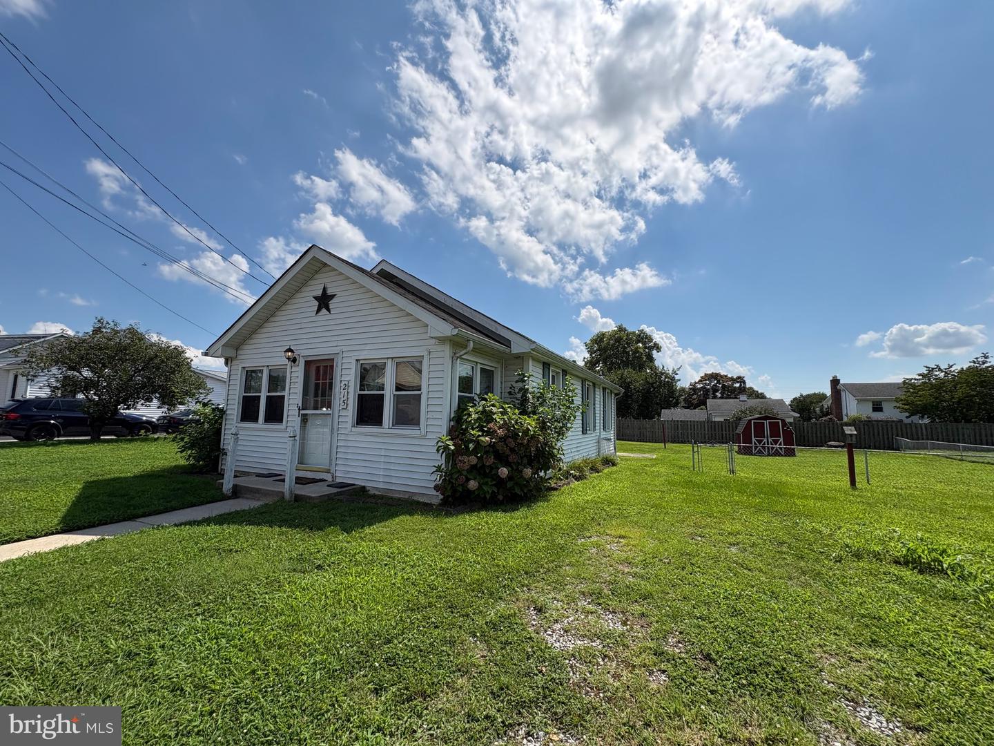 215 Highland Ave Property Photo 3