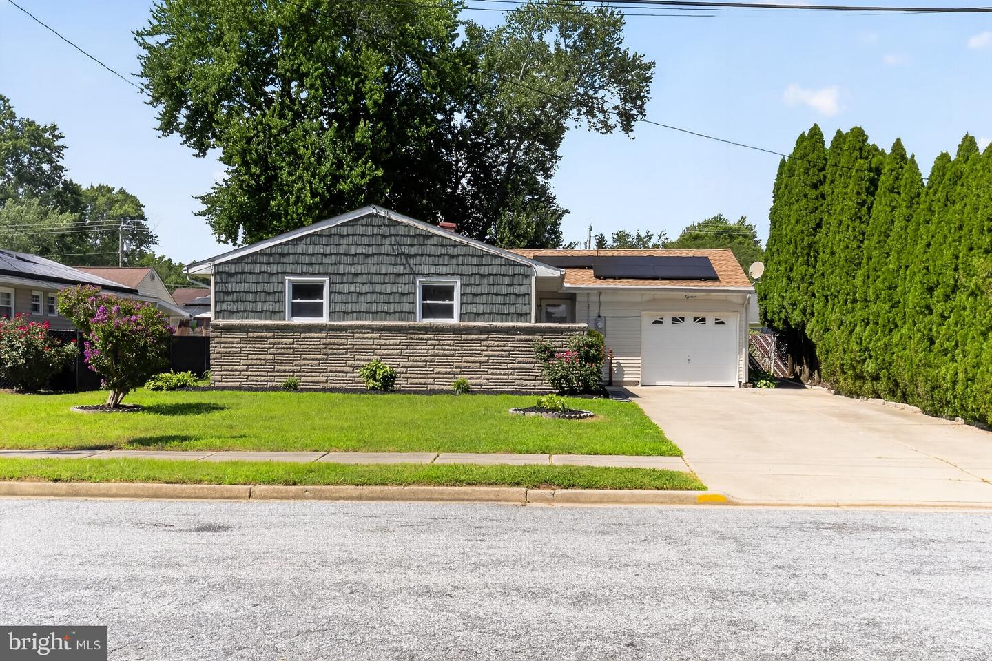 18 Charles Pl Property Photo 1