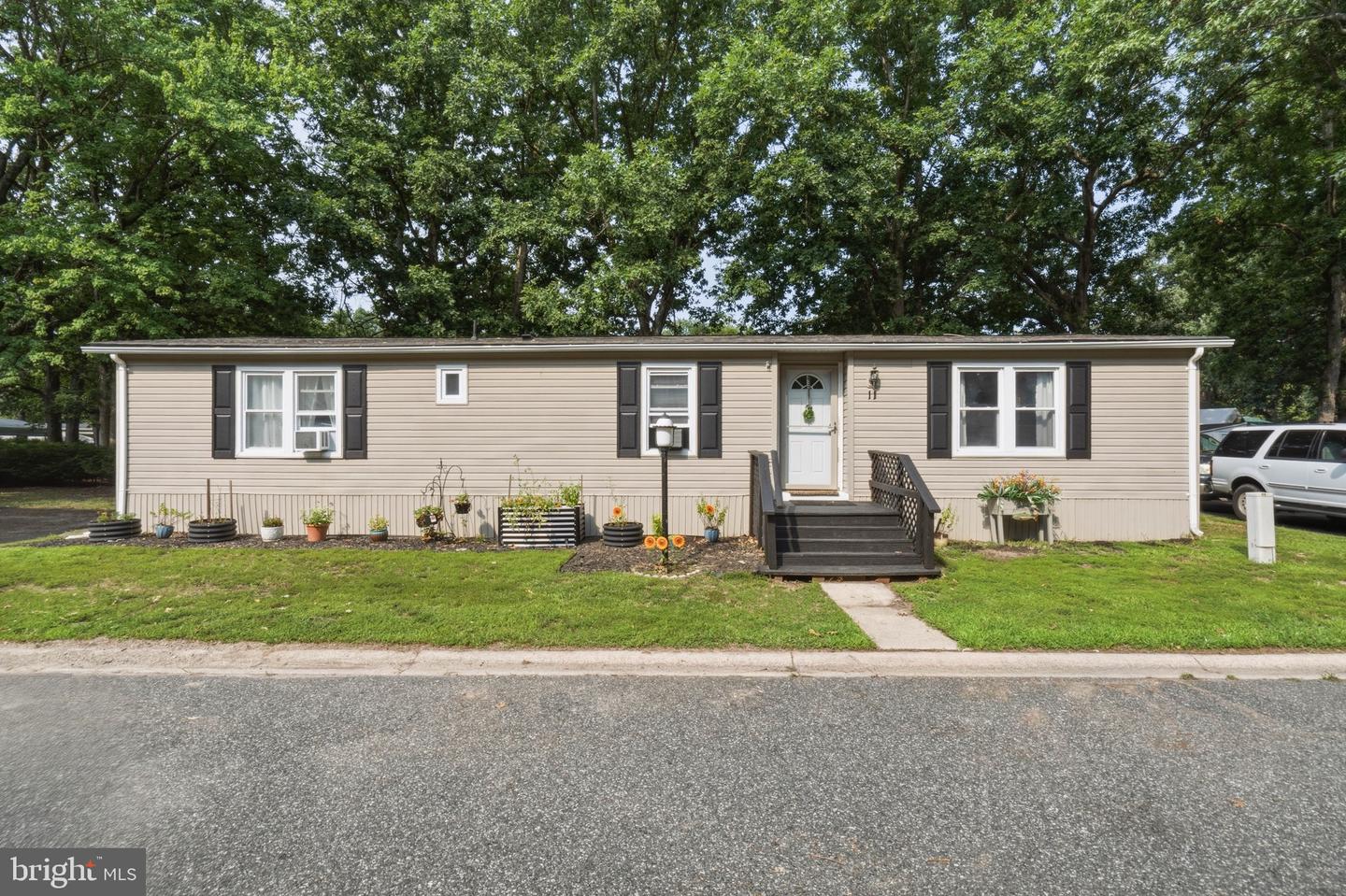 11 Hazelwood Dr Property Photo 1