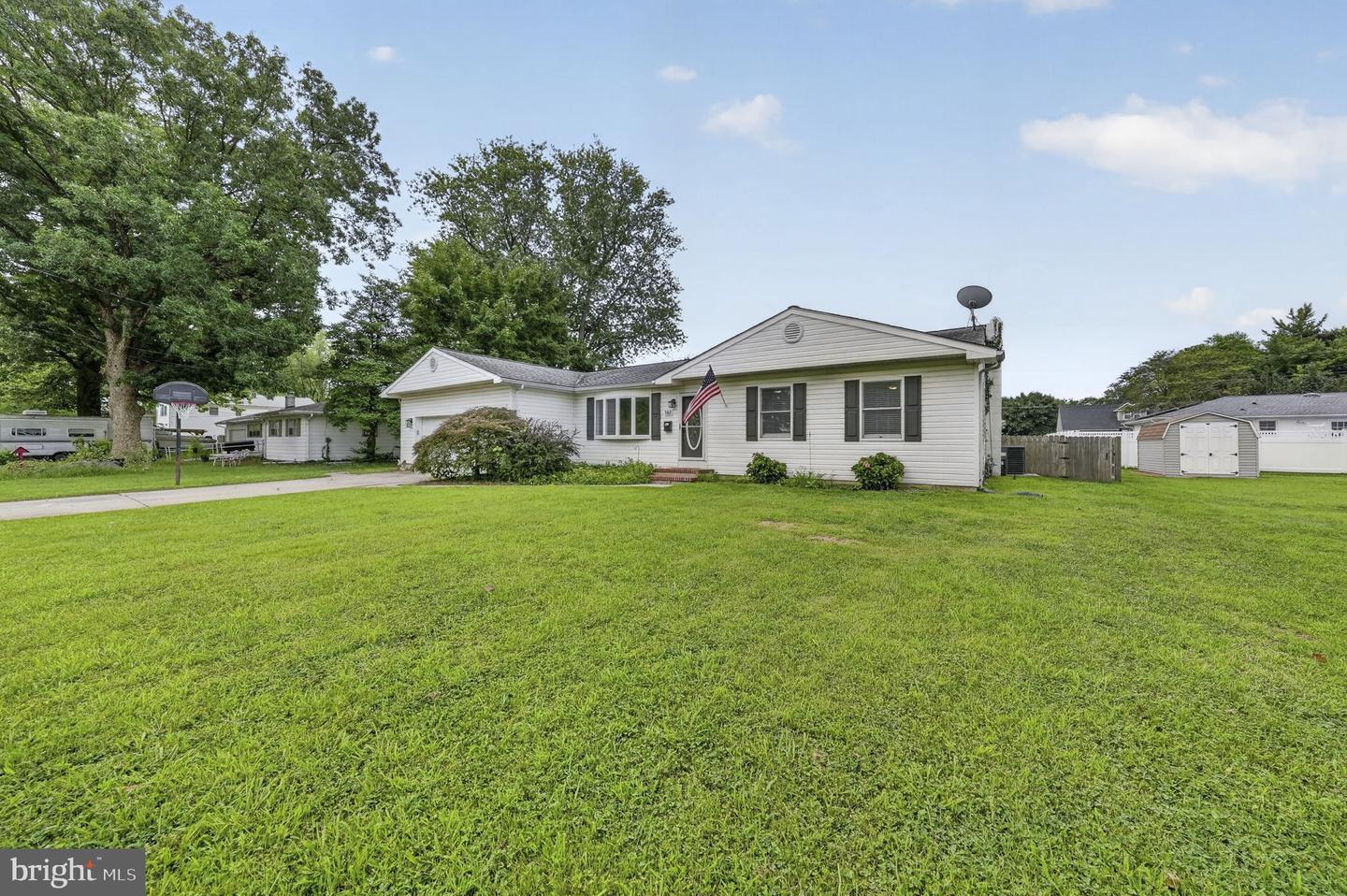 161 River Drive Ave Property Photo 2