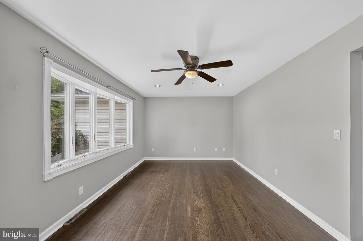 161 River Drive Ave Property Photo 4