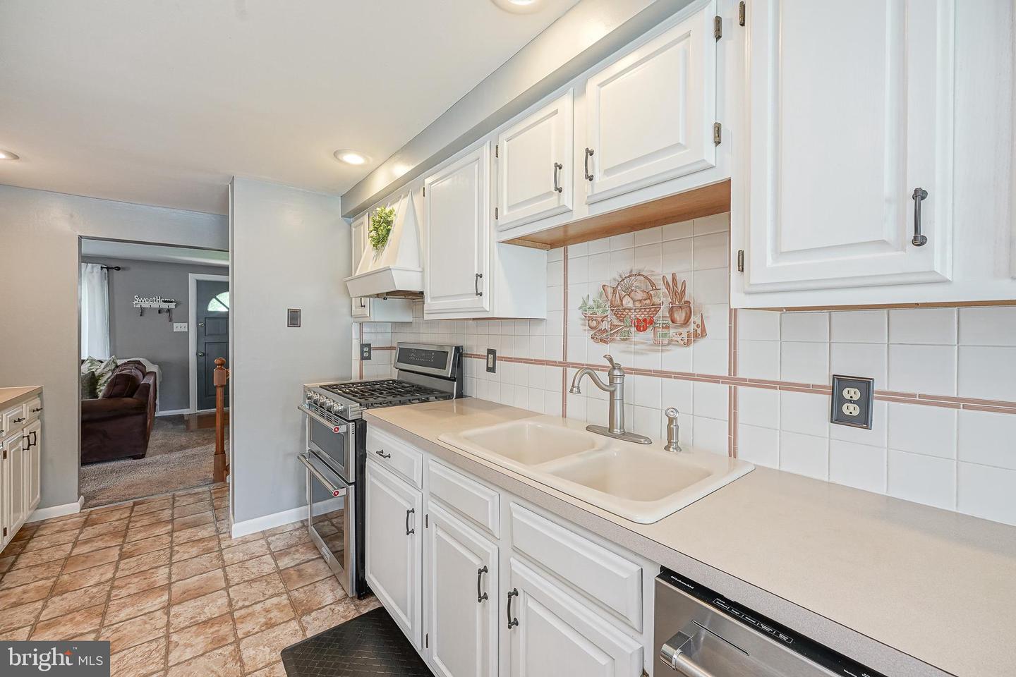 8 Paterson Ave Property Photo 9