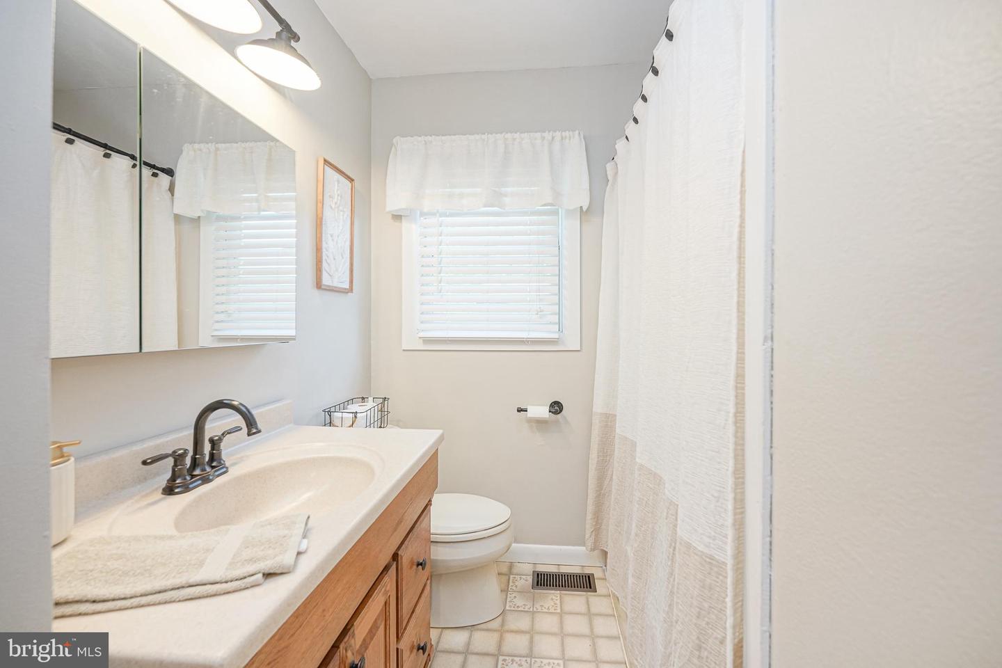8 Paterson Ave Property Photo 23