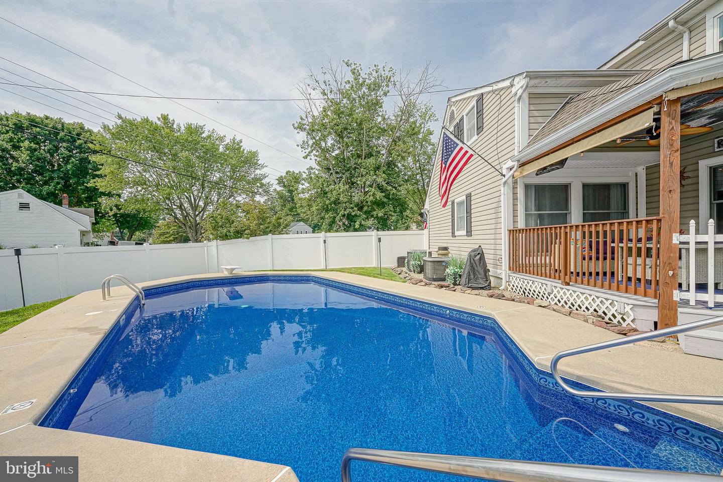 8 Paterson Ave Property Photo 34