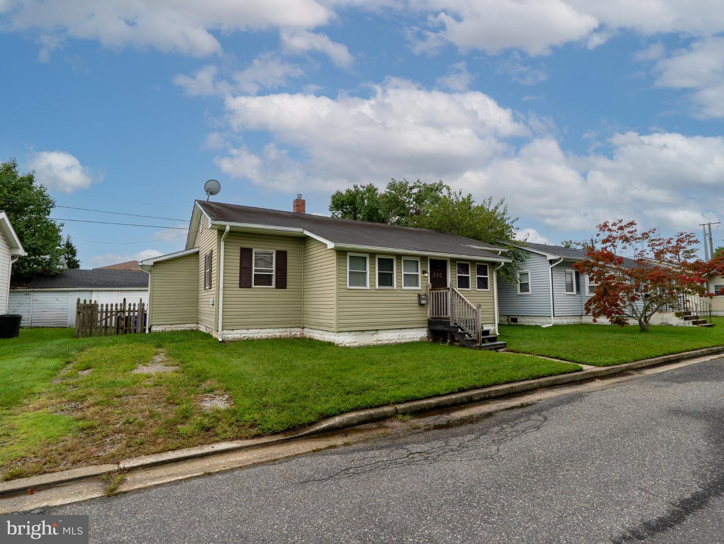 330 JACKSON AVE Property Photo 1