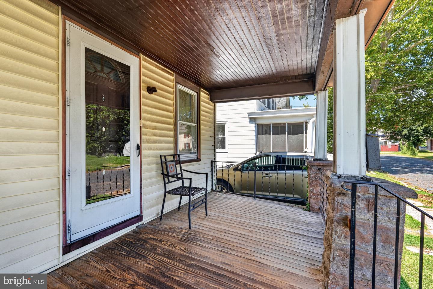 89 Chestnut St Property Photo 2