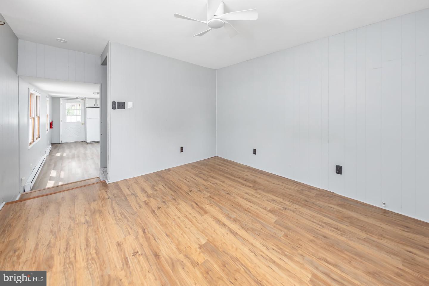 114 E Millbrooke Property Photo 3