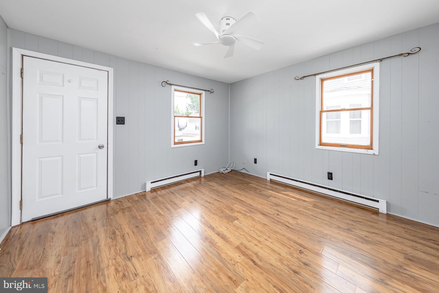 114 E Millbrooke Property Photo 4