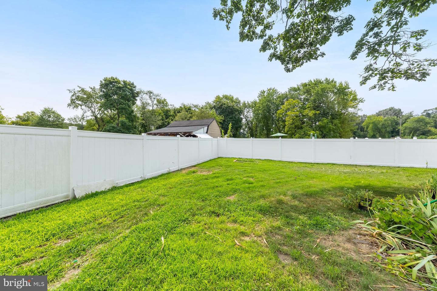 114 E Millbrooke Property Photo 12