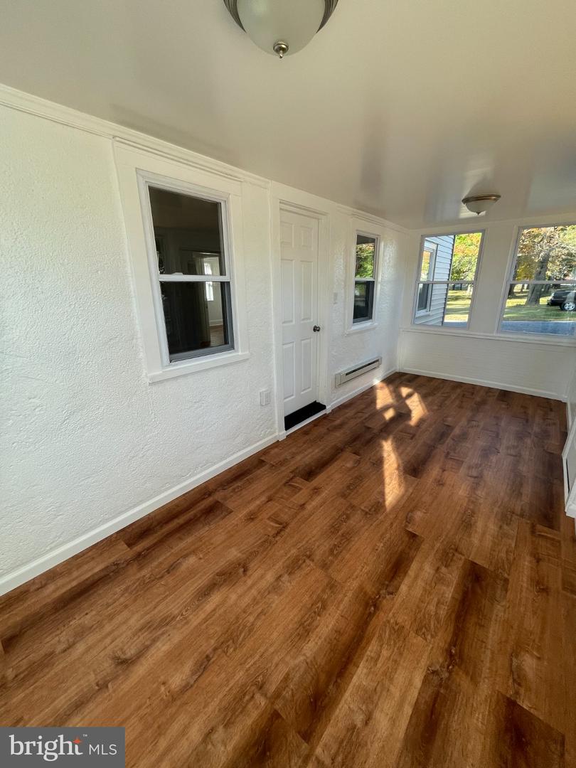 595 N Broadway Property Photo 2