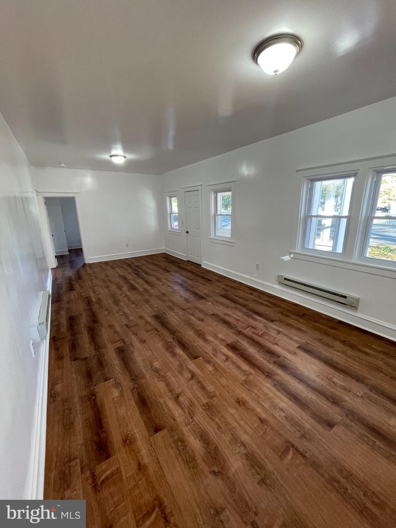 595 N Broadway Property Photo 4