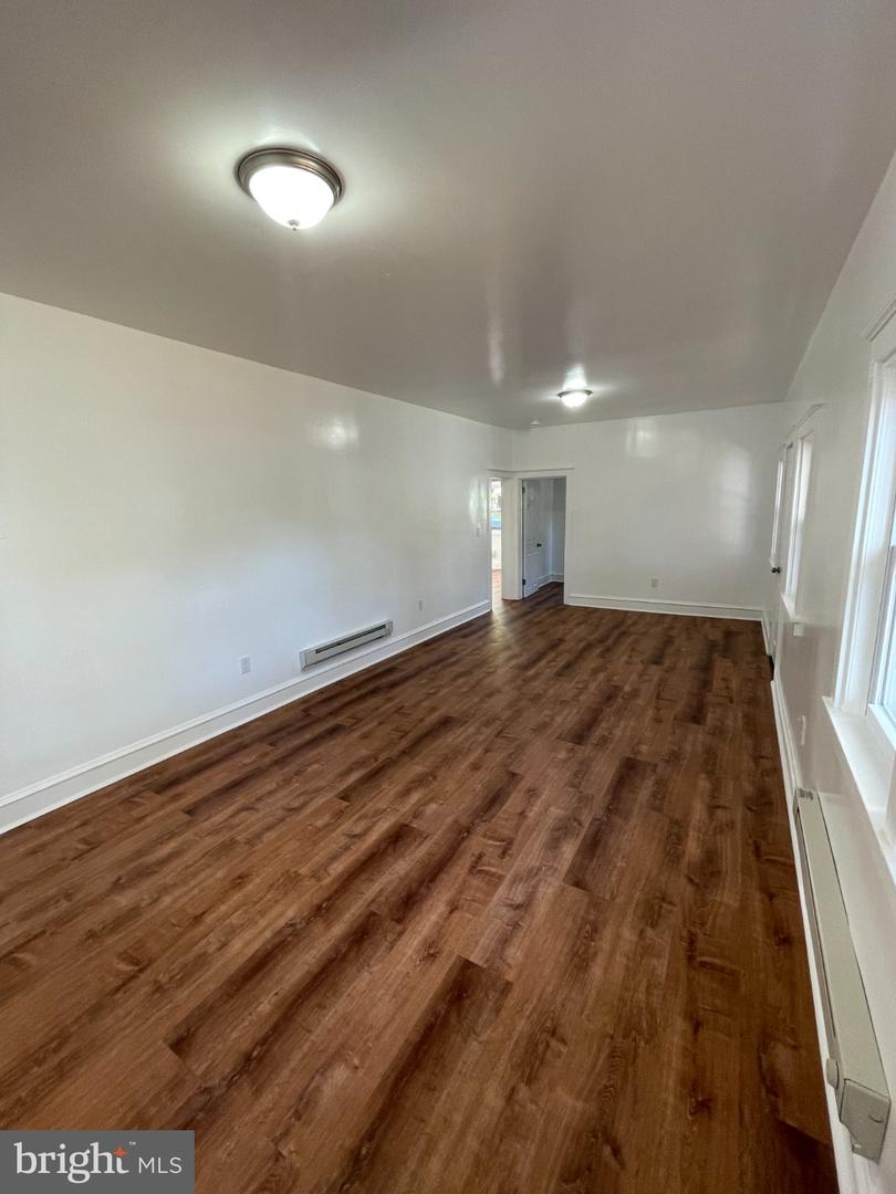 595 N Broadway Property Photo 5