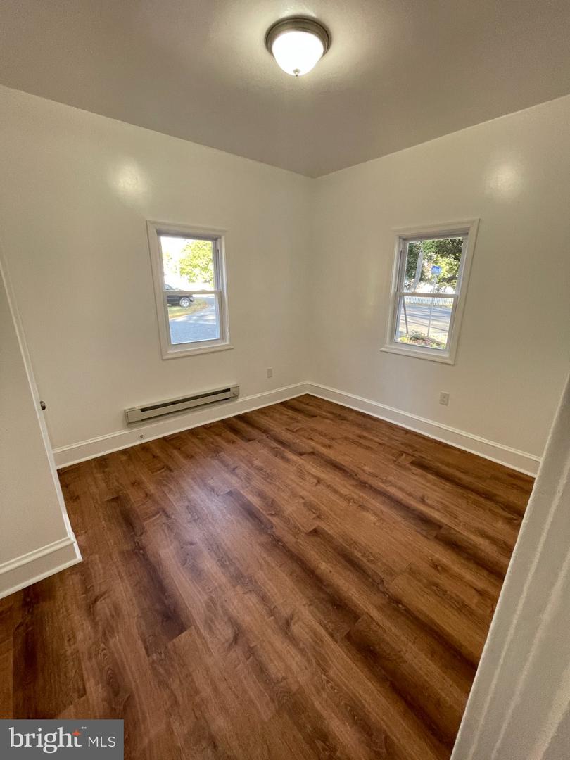 595 N Broadway Property Photo 8
