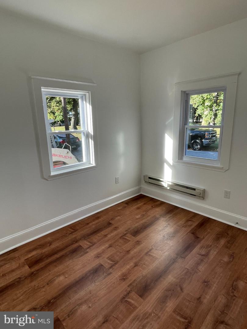 595 N Broadway Property Photo 11