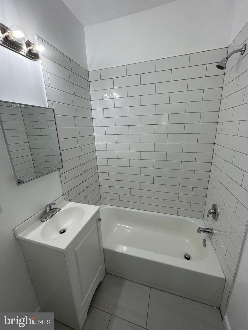595 N Broadway Property Photo 12