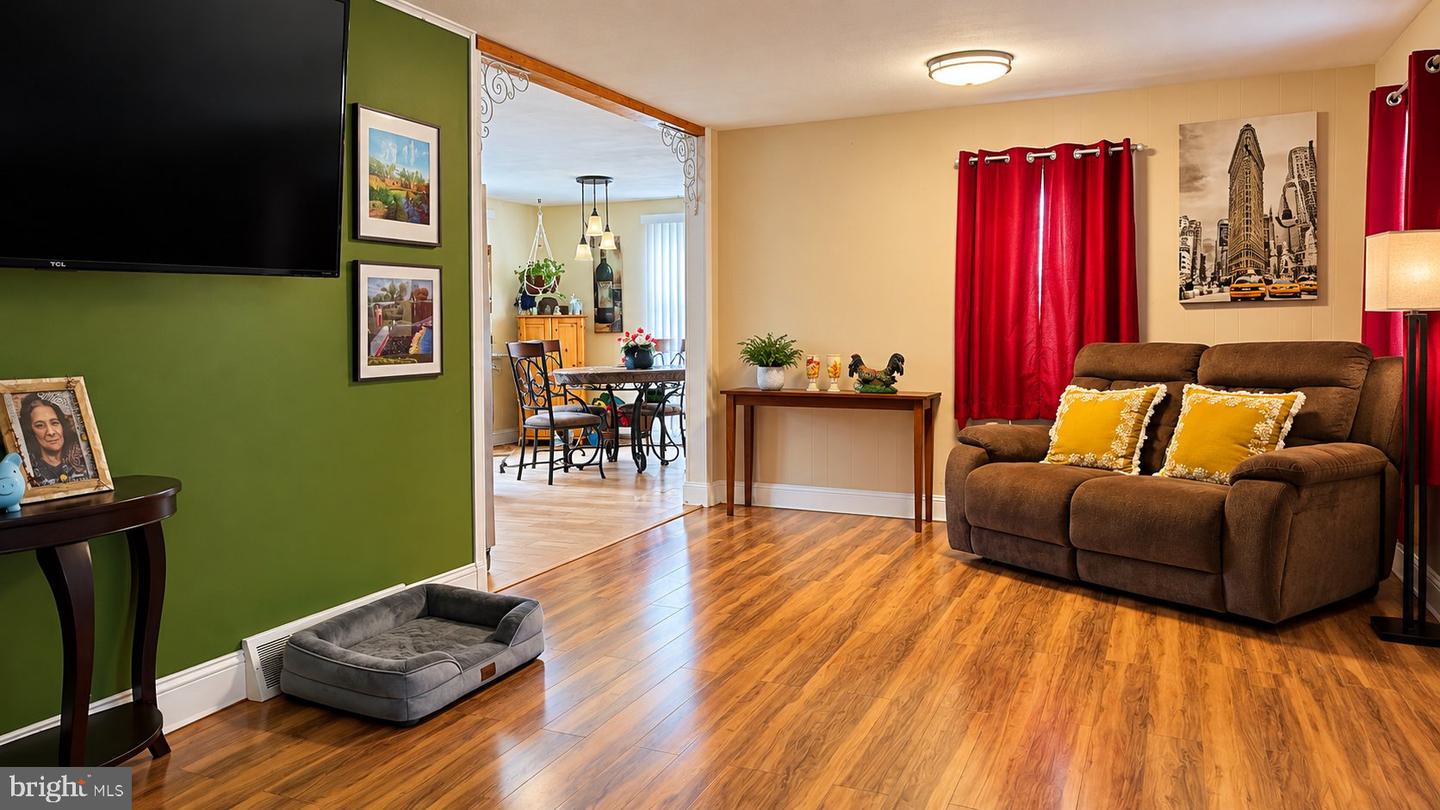 264 Market St Property Photo 6