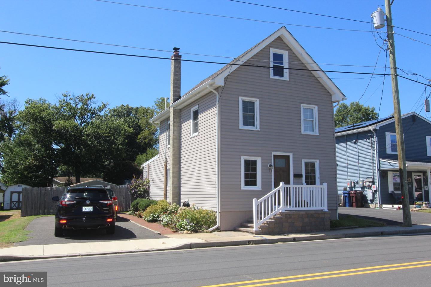 34 Elm St Property Photo 1