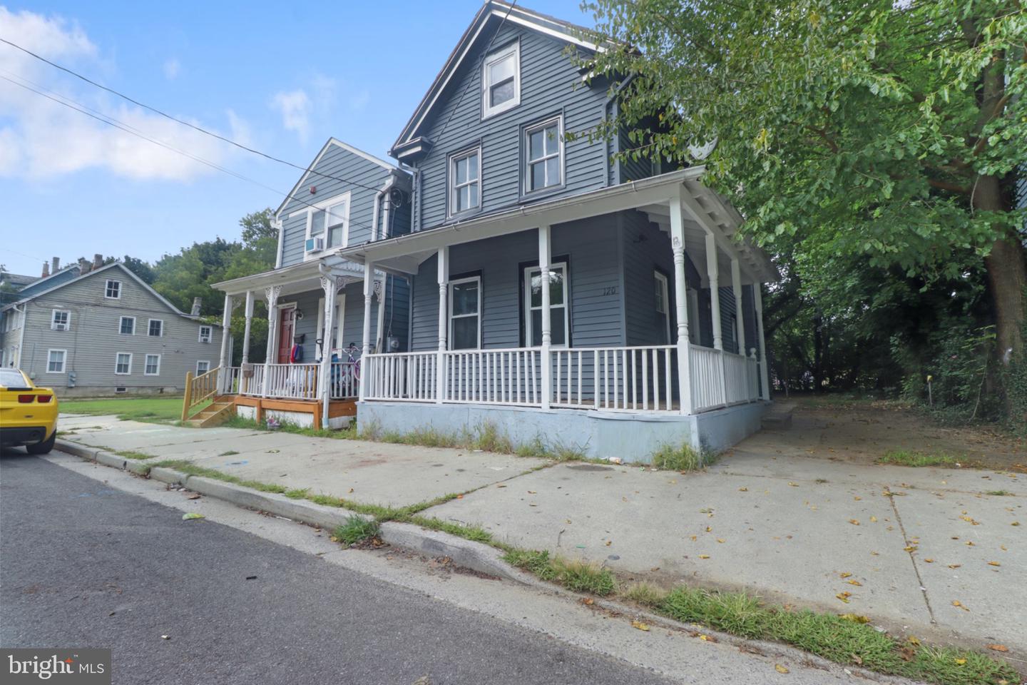 120 Thompson St Property Photo 1