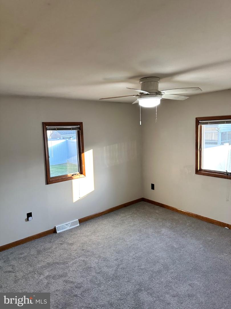 20 University Dr Property Photo 11
