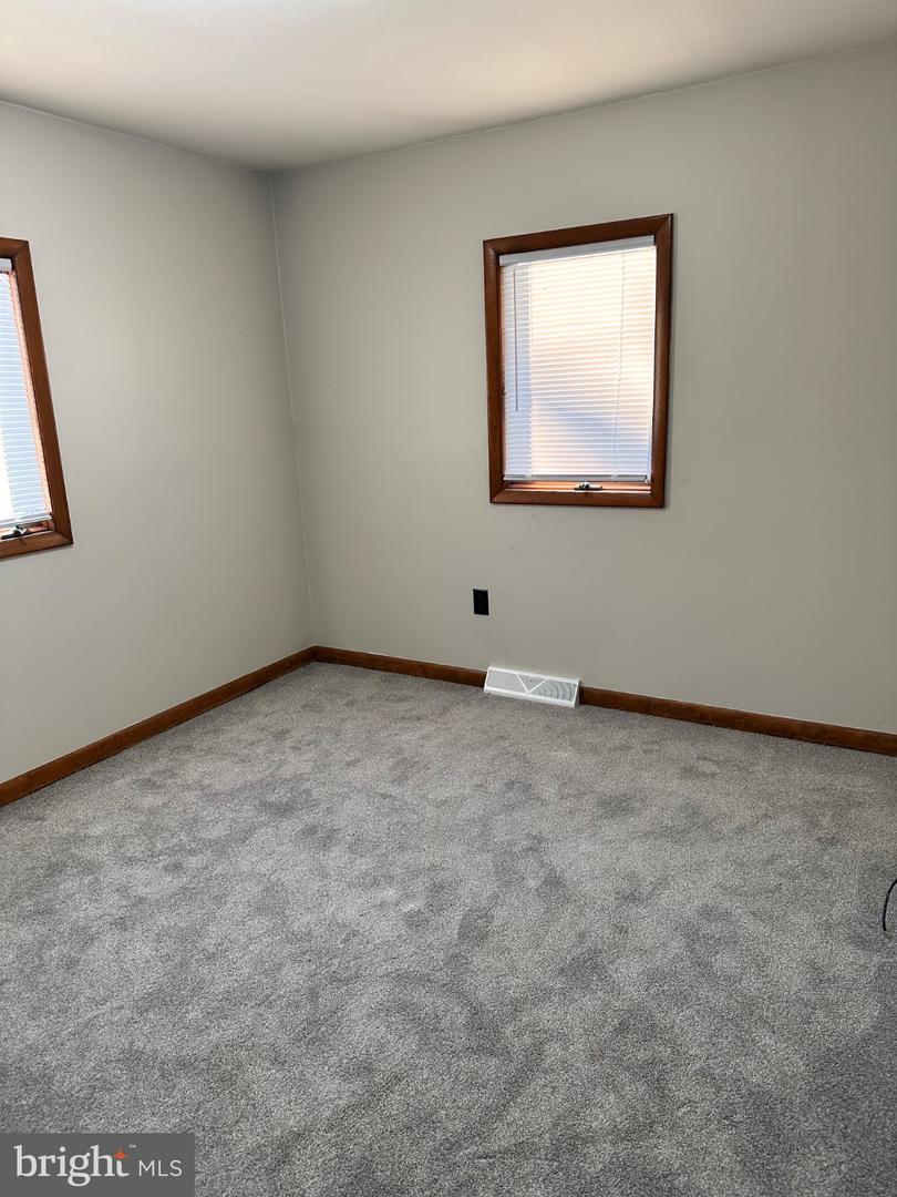 20 University Dr Property Photo 13