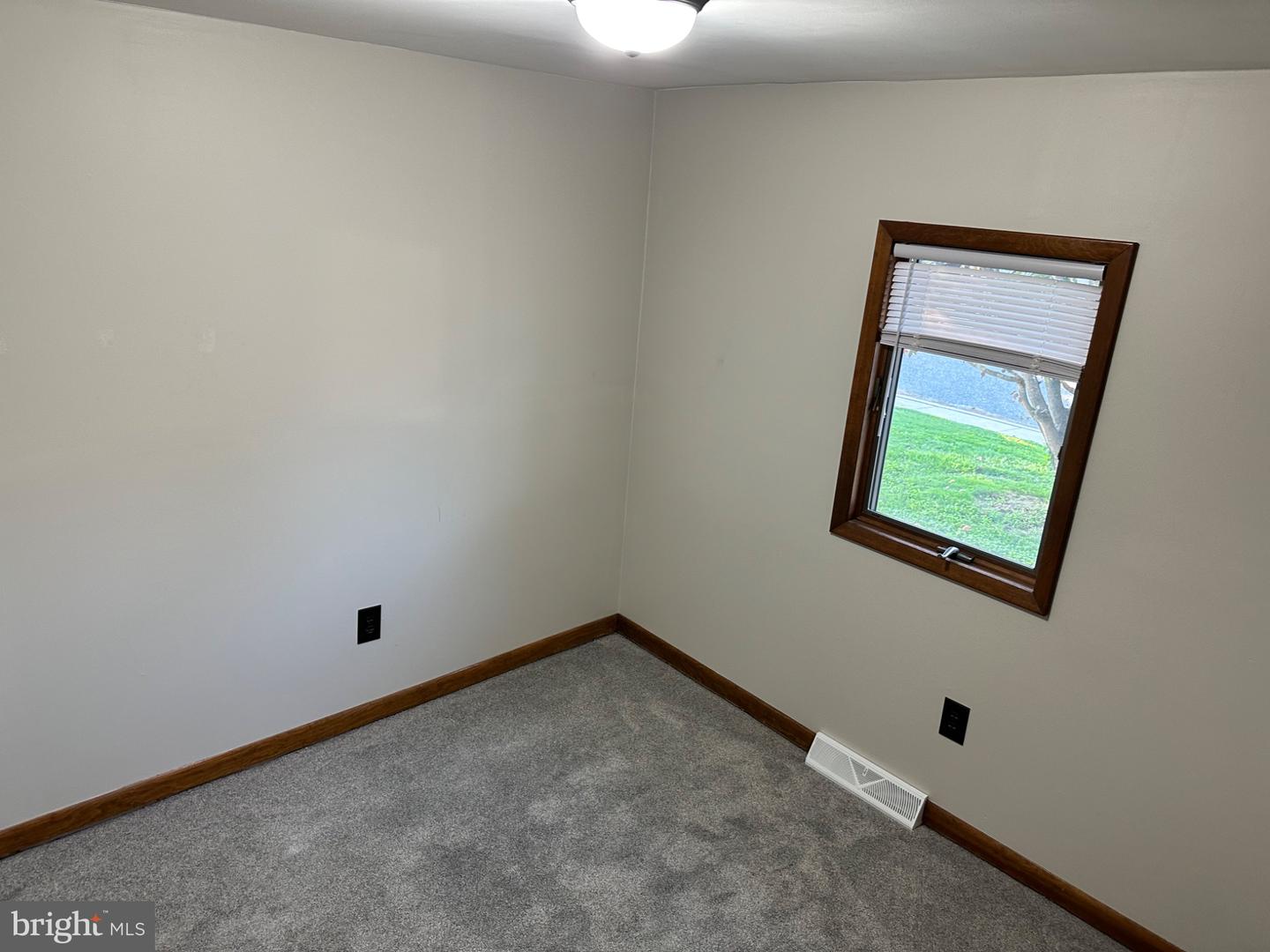 20 University Dr Property Photo 18