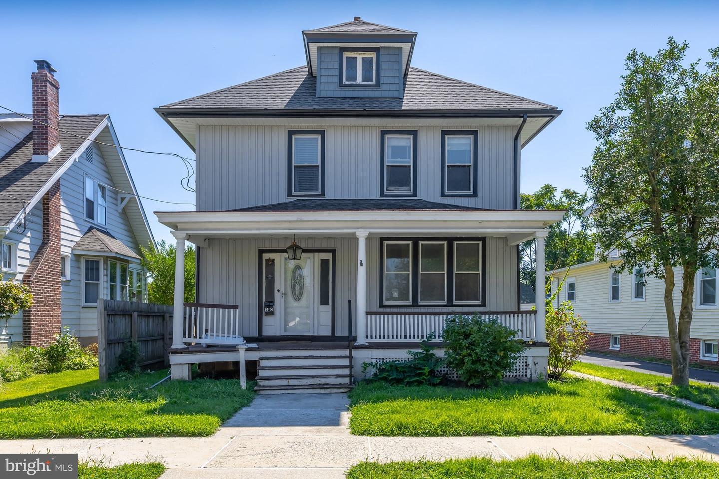 200 JOHNSON ST Property Photo 1