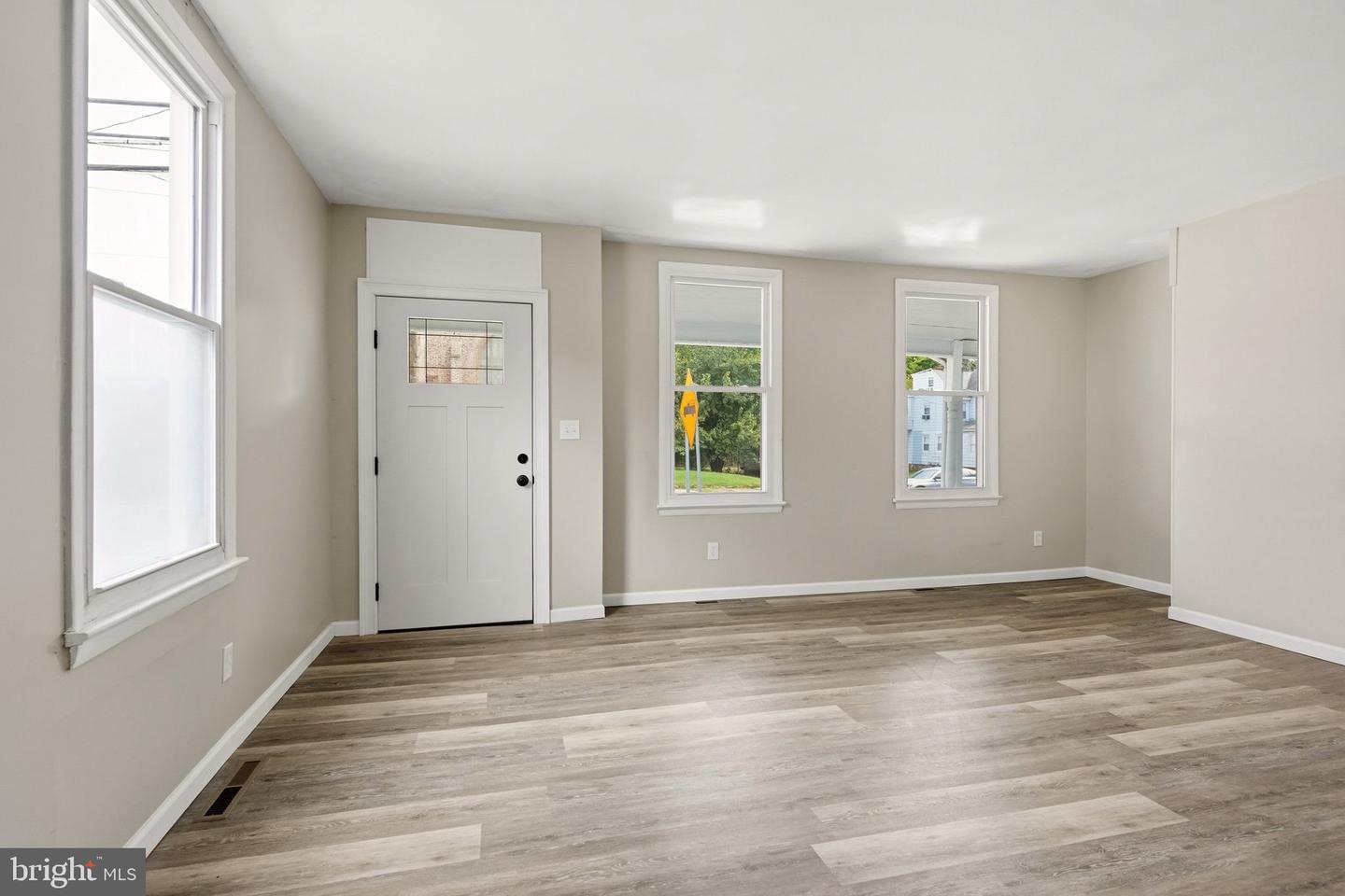 369 E Broadway Property Photo 5