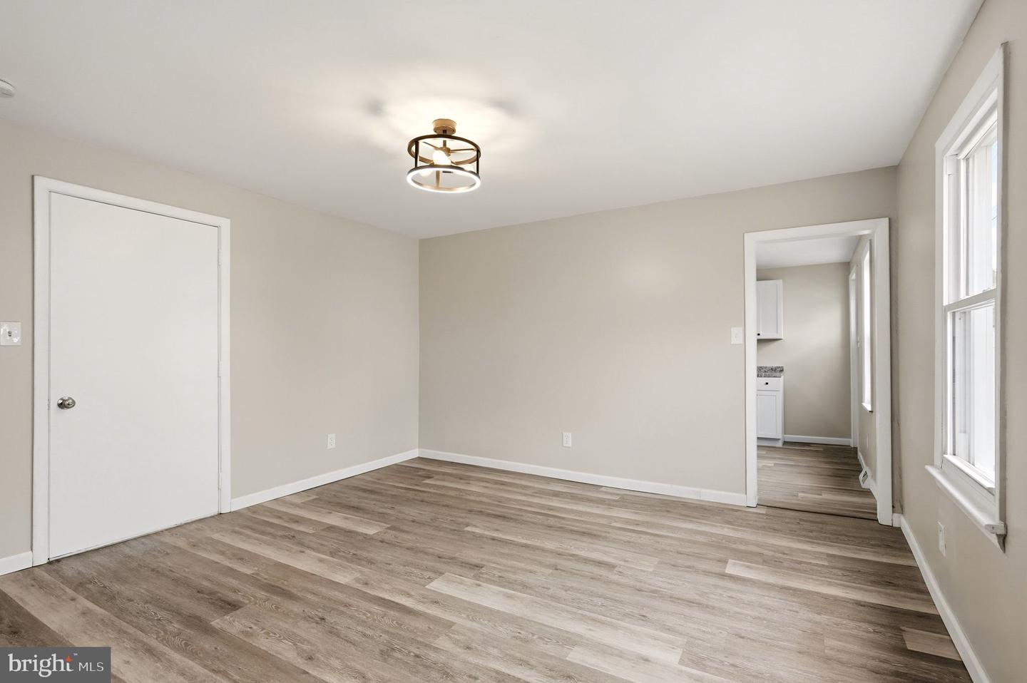 369 E Broadway Property Photo 8