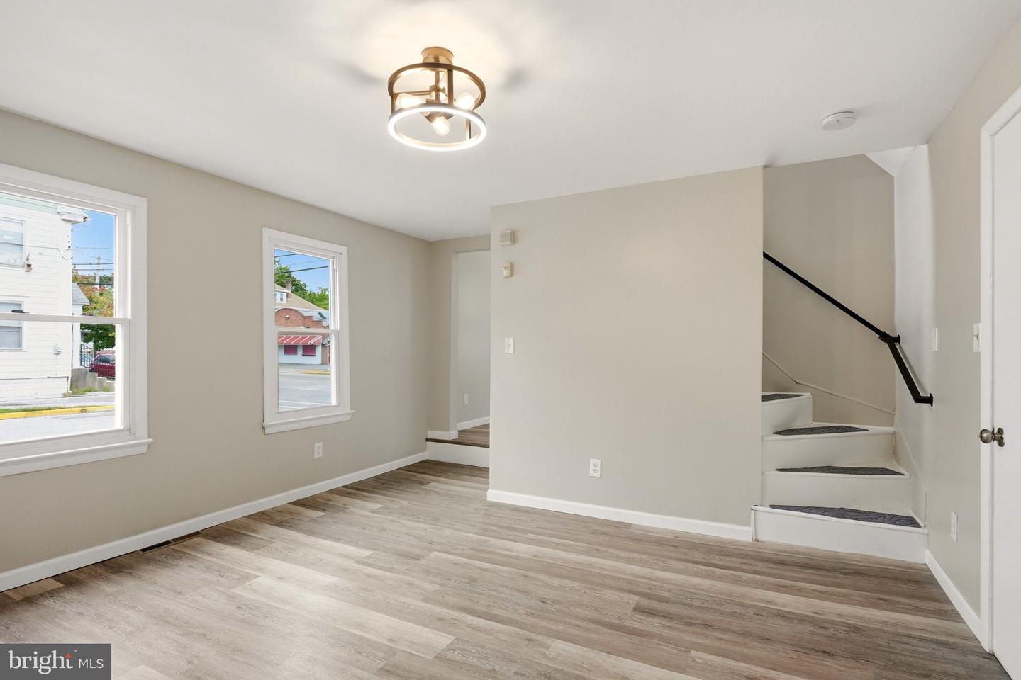 369 E Broadway Property Photo 9