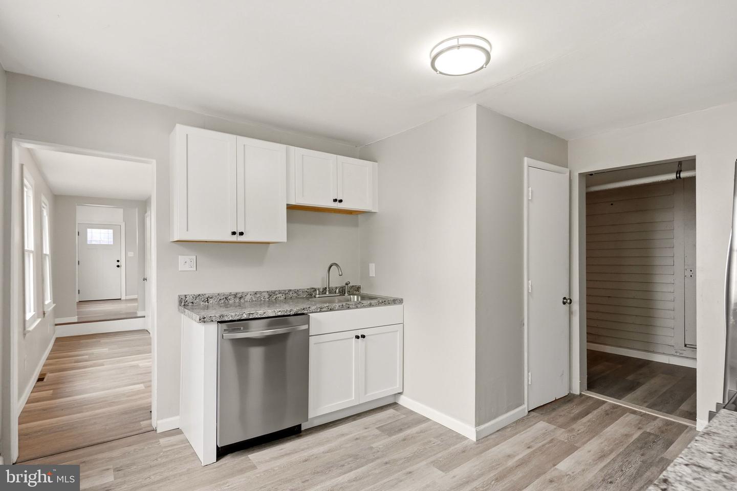 369 E Broadway Property Photo 12