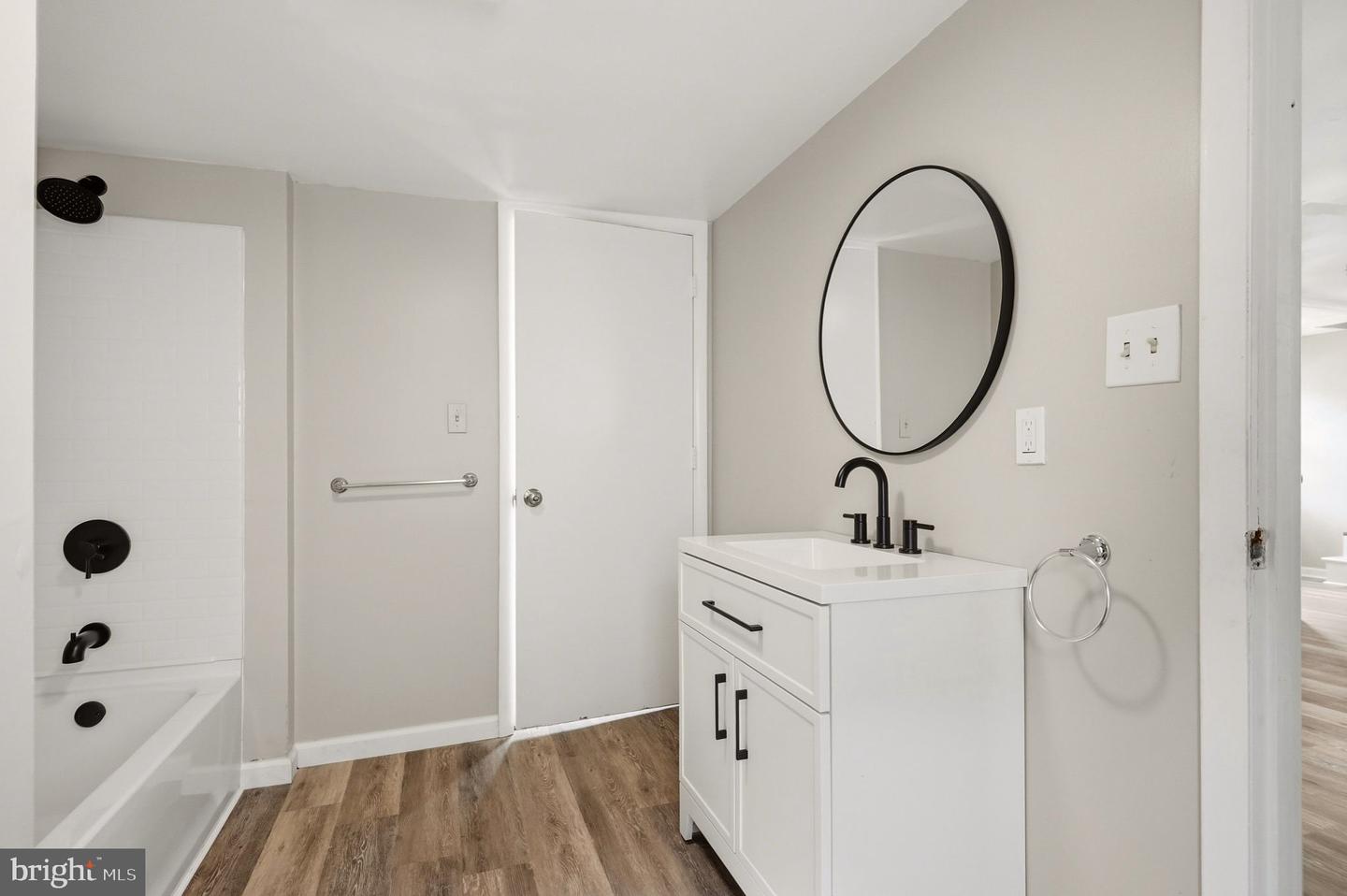 369 E Broadway Property Photo 17