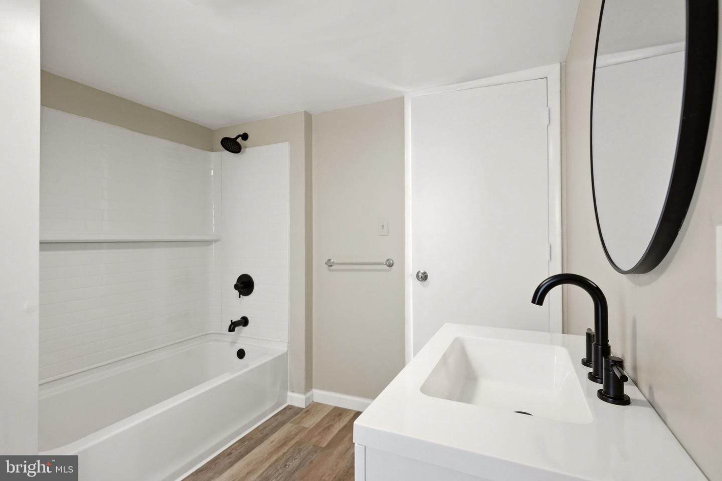 369 E Broadway Property Photo 18