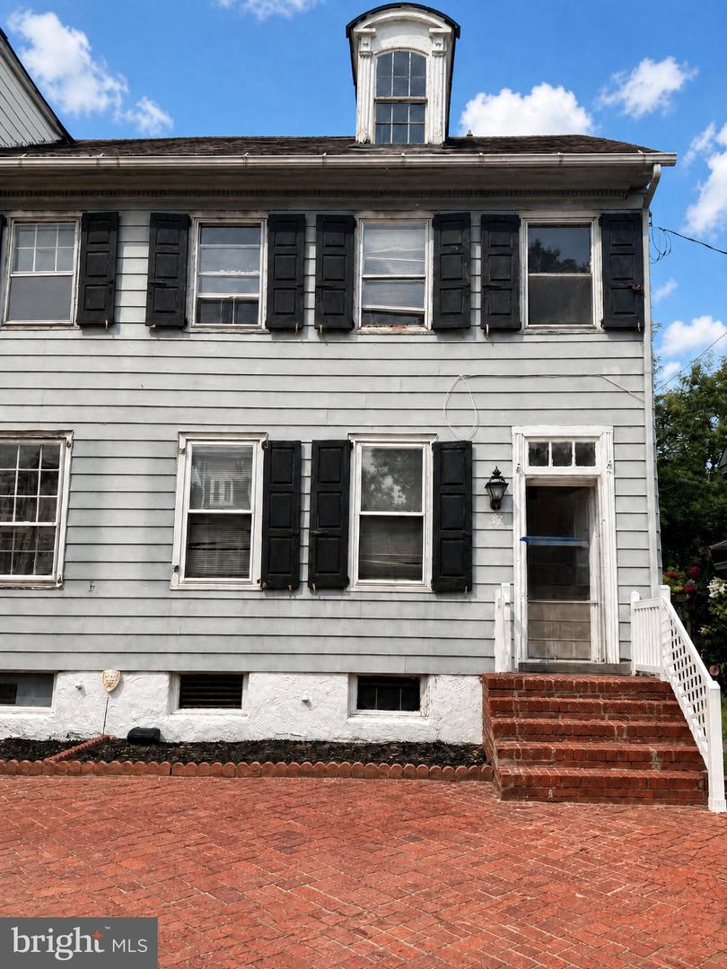 37 MARKET ST Property Photo 1