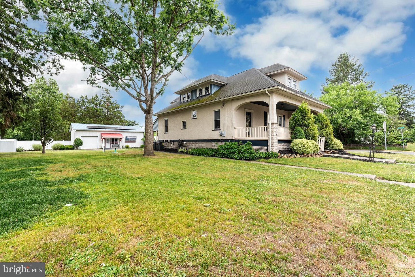 76 BROAD ST Property Photo 1