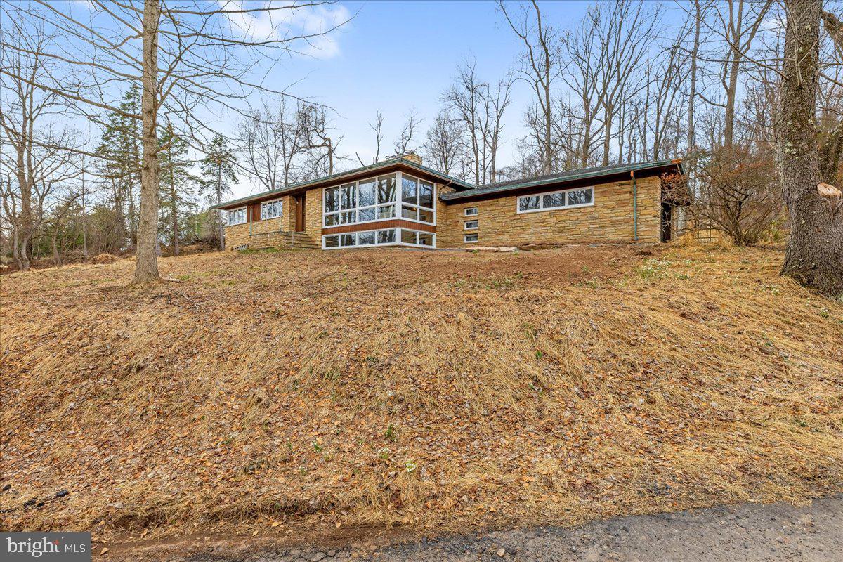 42 Stouts Rd Property Photo 2
