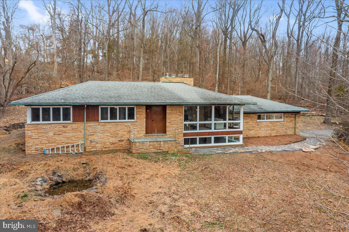 42 Stouts Rd Property Photo 3