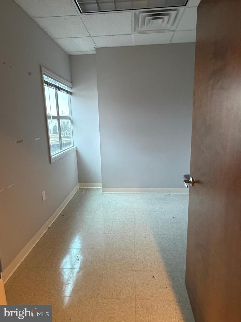 97 Cedar Ln #2nd Floor Property Photo 18